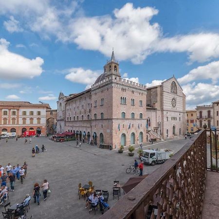 Apartamento La Residenza In Piazza Grande Foligno Exterior foto