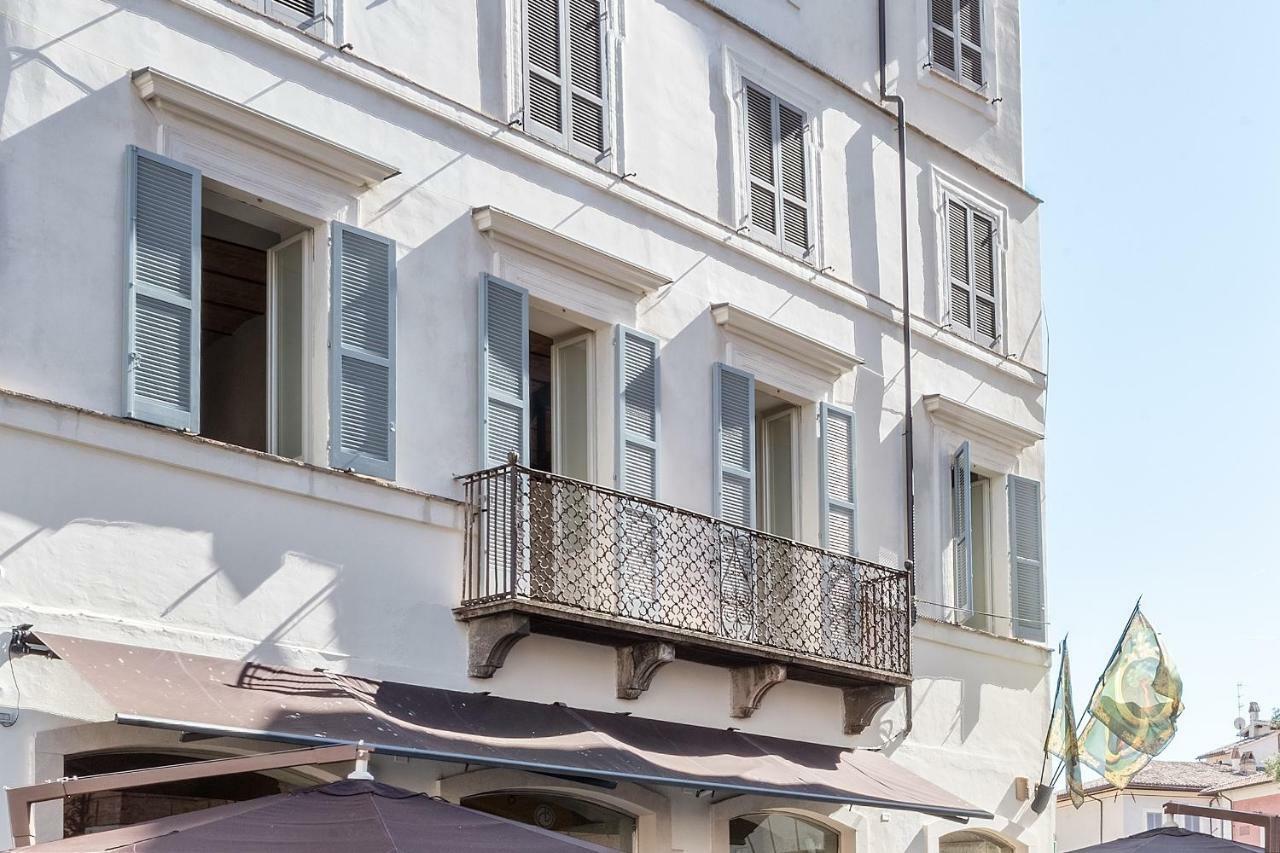 Apartamento La Residenza In Piazza Grande Foligno Exterior foto